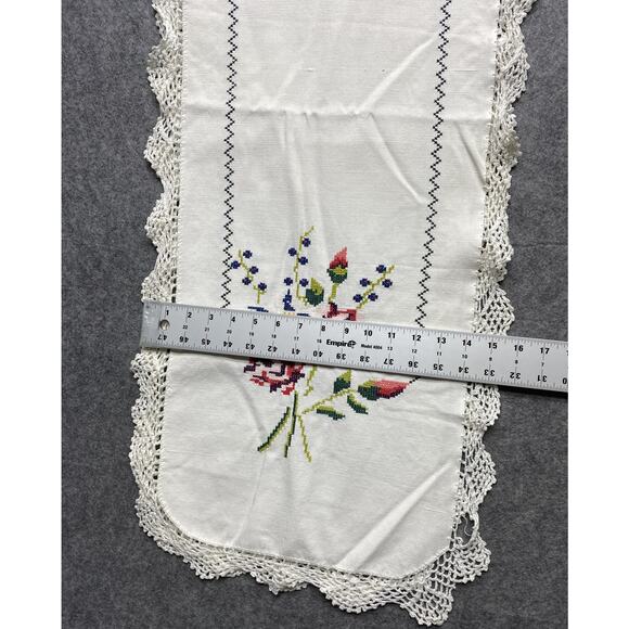 Handmade Floral Cross Stitch Table Runner Crochet Lace Trim White Linen Bouquet - Picture 13 of 13